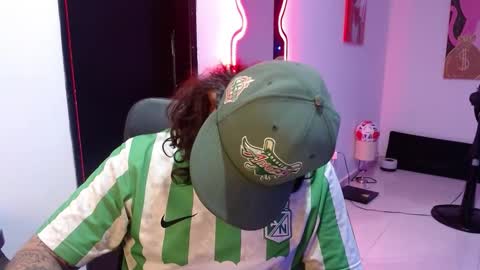 nicolas online show from December 22, 5:12 am