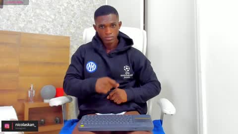 Nicolas online show from December 10, 1:00 pm