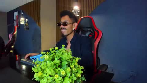 Noah online show from March 5, 8:49 pm