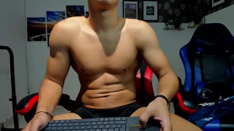 noah_flynn1 online show from January 13, 8:08 am