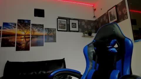 noah_flynn1 online show from February 28, 9:52 am