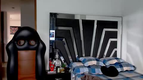 Noah Harris01 online show from April 1, 1:41 pm