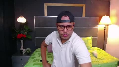 NOAH online show from May 18, 7:29 pm