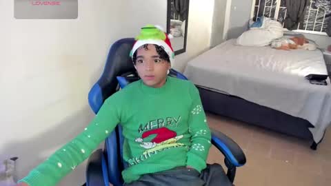 noah_smith04 online show from December 5, 11:01 pm