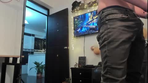 LIAM- noah online show from December 11, 12:49 pm