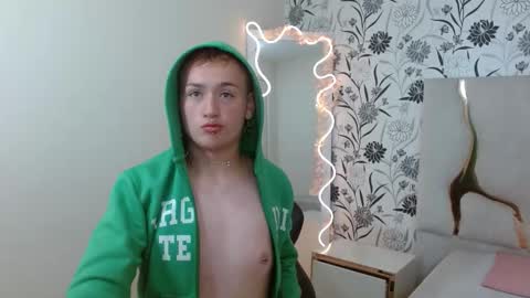 nooah_tay online show from January 8, 4:39 am