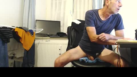 Snapshot of normuc chatting on September 26, 6:11 am Normuc online show from September 26, 6:11 am