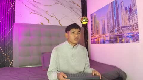 nova_mitchell online show from June 11, 12:14 pm