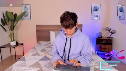 NovayBrian online show from December 4, 4:52 am