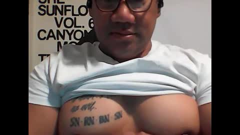 nuumaalii11 online show from September 24, 5:55 pm