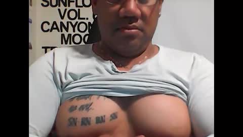 nuumaalii11 online show from September 18, 8:16 am