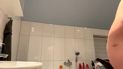 Snapshot of ohja87 chatting on March 7, 5:49 pm ohja87 online show from March 7, 5:49 pm