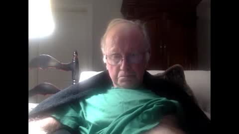 Snapshot of oldasthehills chatting on October 19, 3:22 am oldasthehills online show from October 19, 3:22 am