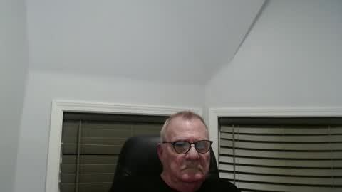 oldguybigd online show from October 2, 5:44 am