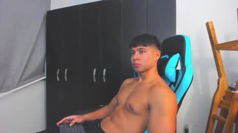 Oliver bray online show from December 2, 11:43 pm