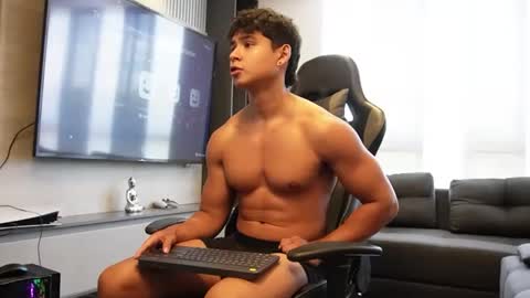 Oliver bray online show from April 11, 6:44 pm