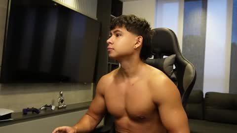 Oliver bray online show from April 21, 10:54 am