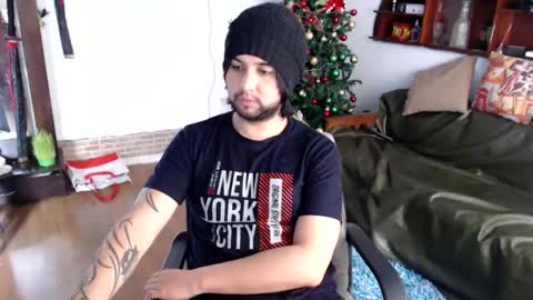 oliver_laid_2023 online show from December 4, 5:20 pm