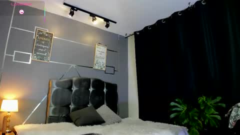 oliver mr  online show from October 7, 8:02 pm