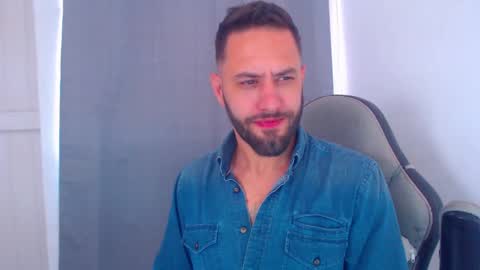 Snapshot of oliverdrew1 chatting on January 13, 4:30 pm oliver online show from January 13, 4:30 pm