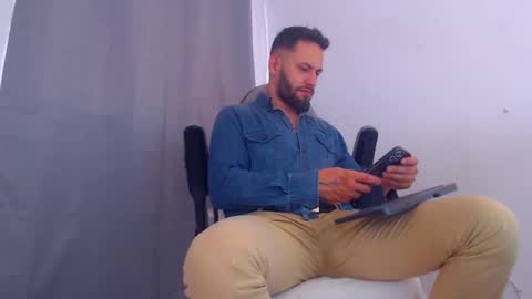 Snapshot of oliverdrew1 chatting on January 17, 5:53 pm oliver online show from January 17, 5:53 pm