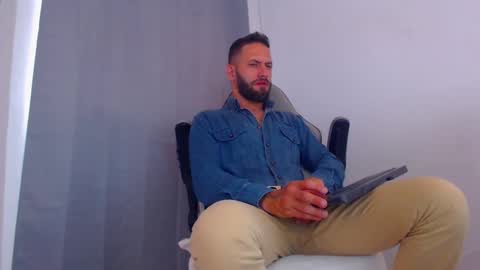 Snapshot of oliverdrew1 chatting on February 5, 6:04 pm oliver online show from February 5, 6:04 pm