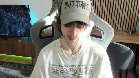 oliverrgroove online show from April 10, 7:26 am