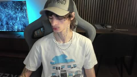 oliverrgroove online show from April 6, 7:25 pm