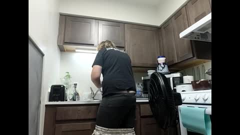 Snapshot of opalockajoe chatting on December 13, 4:22 am TsJojo online show from December 13, 4:22 am