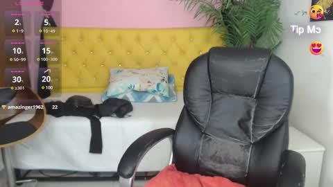 Snapshot of oso_gael chatting on February 19, 5:49 pm Bear Gael online show from February 19, 5:49 pm