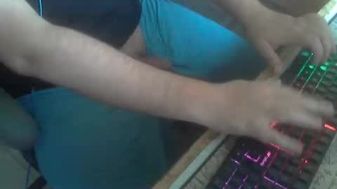 osvaldo2232 online show from May 7, 3:34 pm