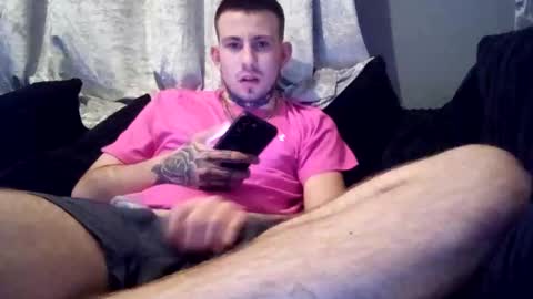 Snapshot of owen162462 chatting on February 26, 10:29 pm Owen kayz online show from February 26, 10:29 pm