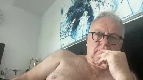 ozhairybearxxxx online show from January 5, 1:13 am