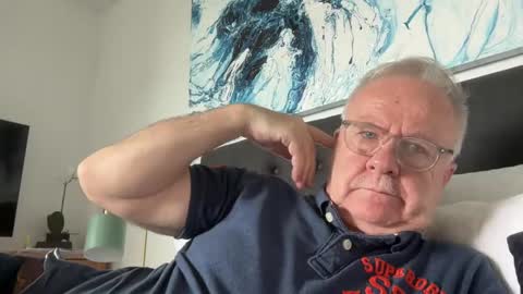 ozhairybearxxxx online show from December 8, 2:49 am