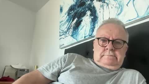 ozhairybearxxxx online show from March 26, 12:15 am