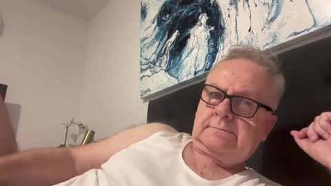 ozhairybearxxxx online show from March 7, 11:07 am