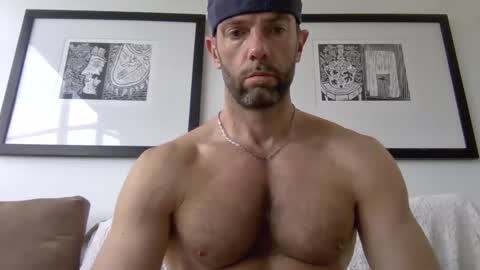 Snapshot of parisien75015 chatting on October 26, 9:22 am Porn Actor 21cm Hetero online show from October 26, 9:22 am