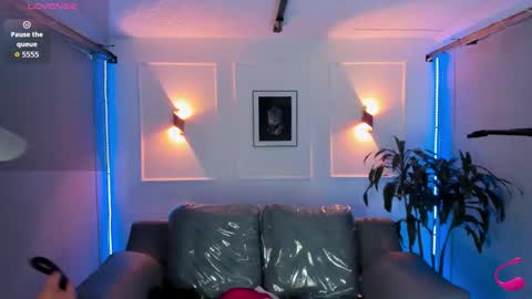 paul27__ online show from November 29, 5:42 am