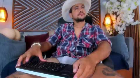 Snapshot of paul_rivera chatting on October 21, 11:07 pm Paul Rivera online show from October 21, 11:07 pm