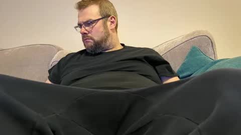 Snapshot of pauleyheron chatting on March 10, 7:50 pm pugwall22 online show from March 10, 7:50 pm