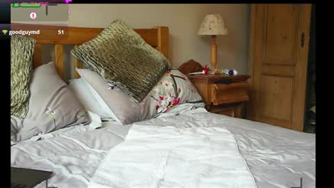 paullie2011 online show from December 5, 11:39 am