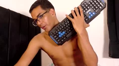 pikashuu7u7 online show from September 15, 7:32 am