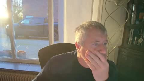 piloontje online show from December 1, 8:06 am