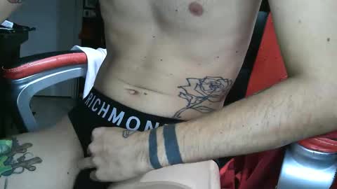 Snapshot of pils001 chatting on September 12, 9:37 pm Pils online show from September 12, 9:37 pm