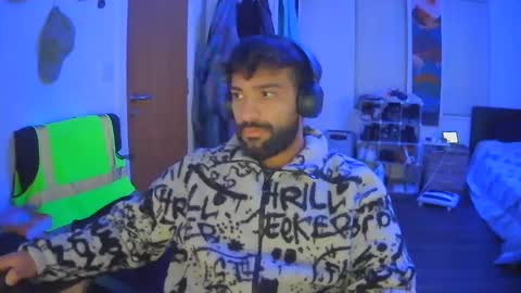 Yash online show from March 4, 2:27 am