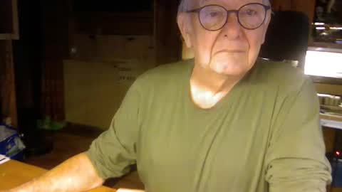 Snapshot of pomme1949 chatting on October 29, 11:13 am pomme1949 online show from October 29, 11:13 am