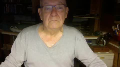 Snapshot of pomme1949 chatting on December 6, 8:15 am pomme1949 online show from December 6, 8:15 am