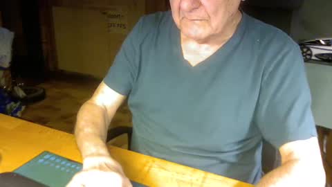 Snapshot of pomme1949 chatting on January 28, 10:34 am pomme1949 online show from January 28, 10:34 am