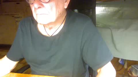 Snapshot of pomme1949 chatting on March 12, 8:19 am pomme1949 online show from March 12, 8:19 am