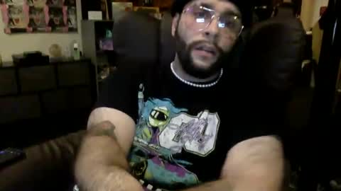 prettyglazed online show from February 8, 9:25 pm